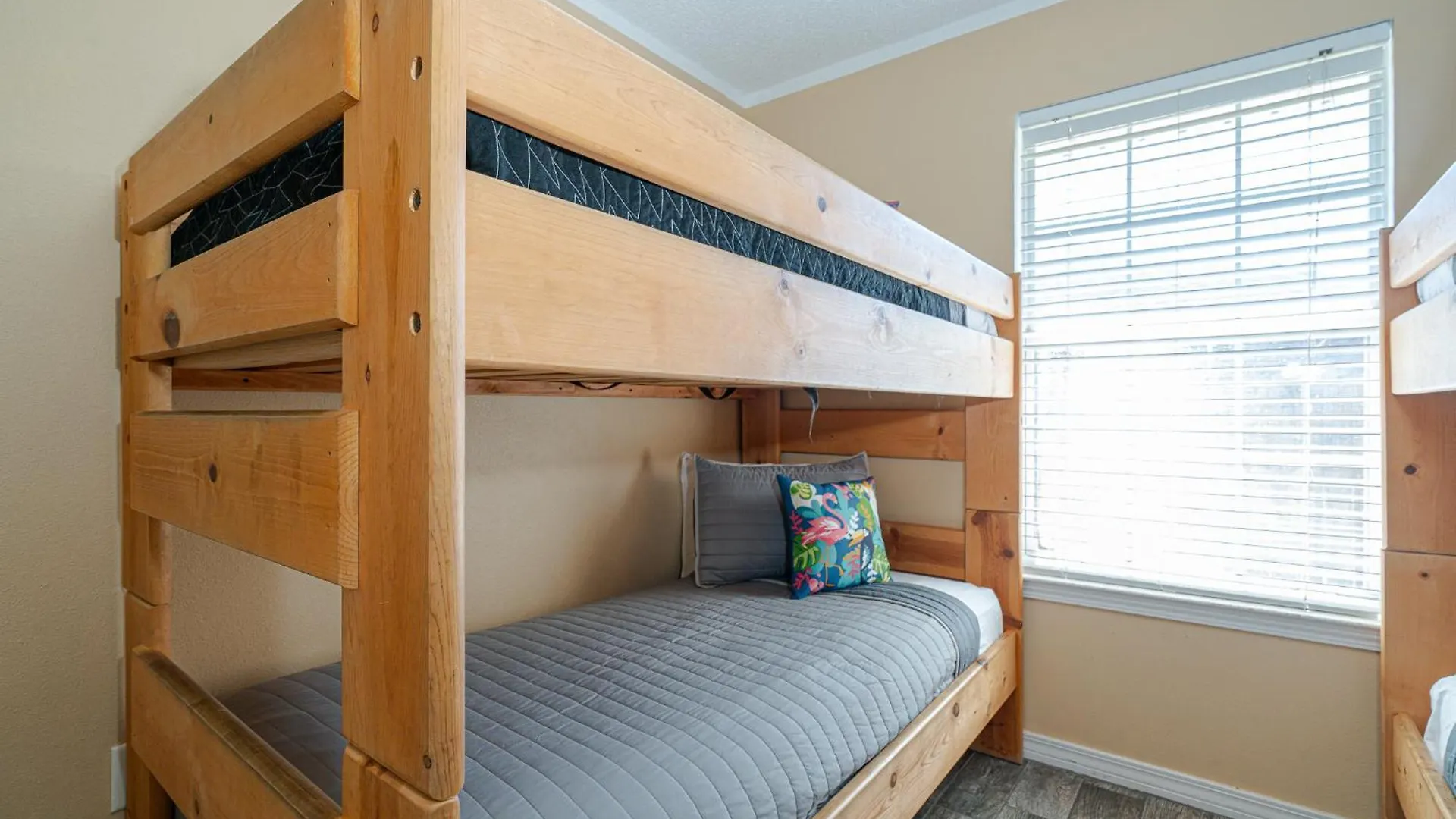 Windstarr Destin- Golf Cart Included, One Level, Close To Beach, Pet Friendly Holiday home